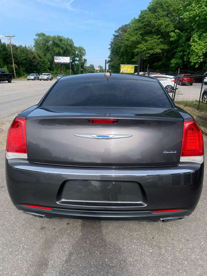Used 2018 Chrysler 300 Limited RWD image 5