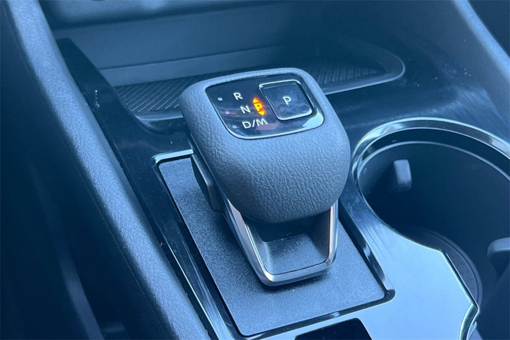 Used 2025 Nissan Rogue SV image 23