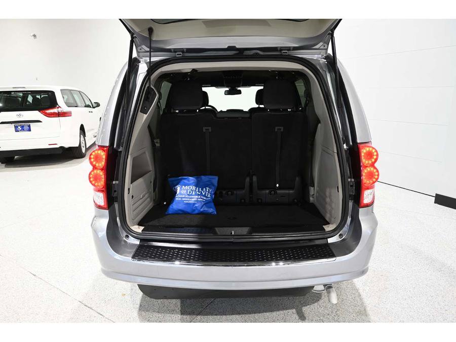 Used 2019 Dodge Grand Caravan SXT image 24