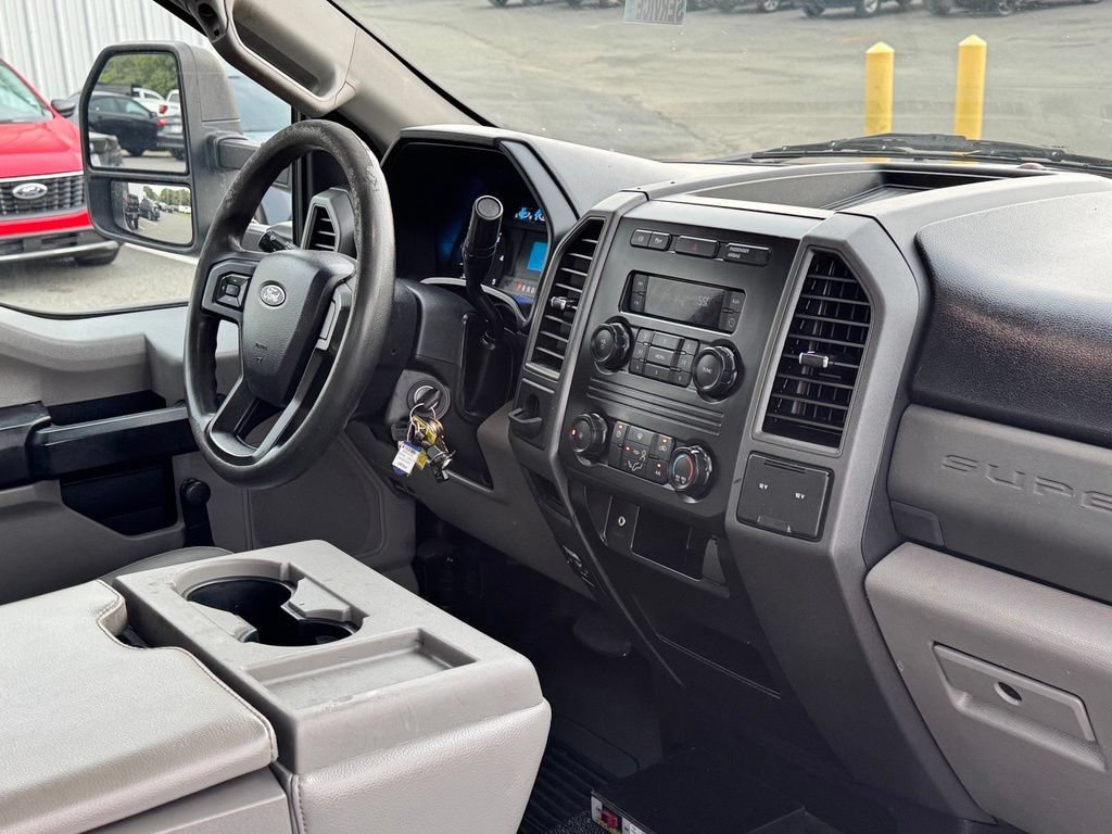 Used 2018 Ford F550 2WD Regular Cab Super Duty image 9