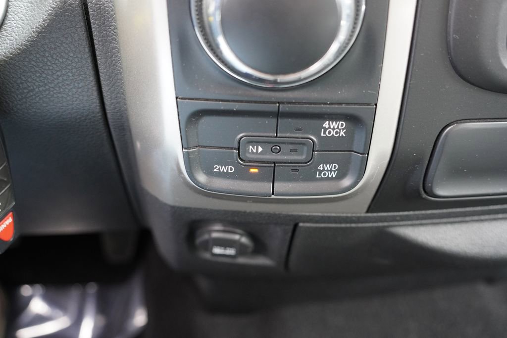 Certified 2019 RAM 1500 Classic SLT w/ Luxury Group image 27