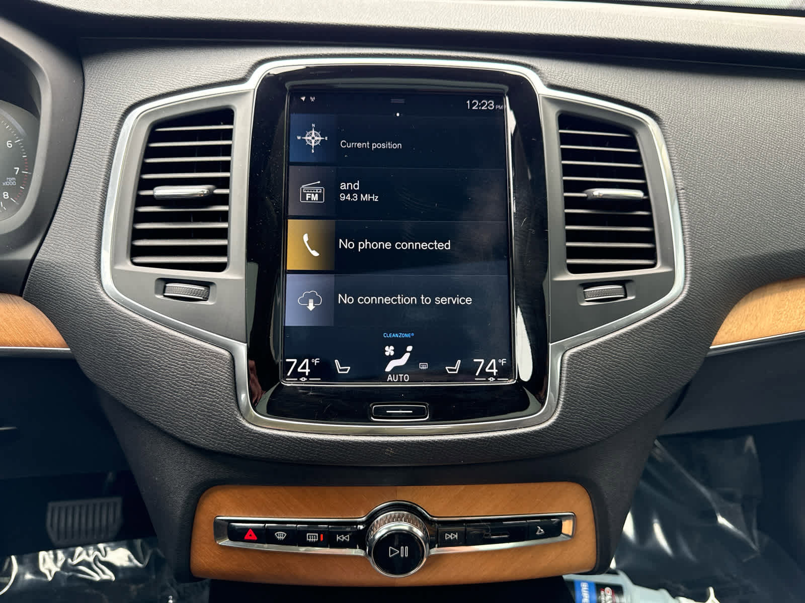 Used 2021 Volvo XC90 T6 Momentum image 47