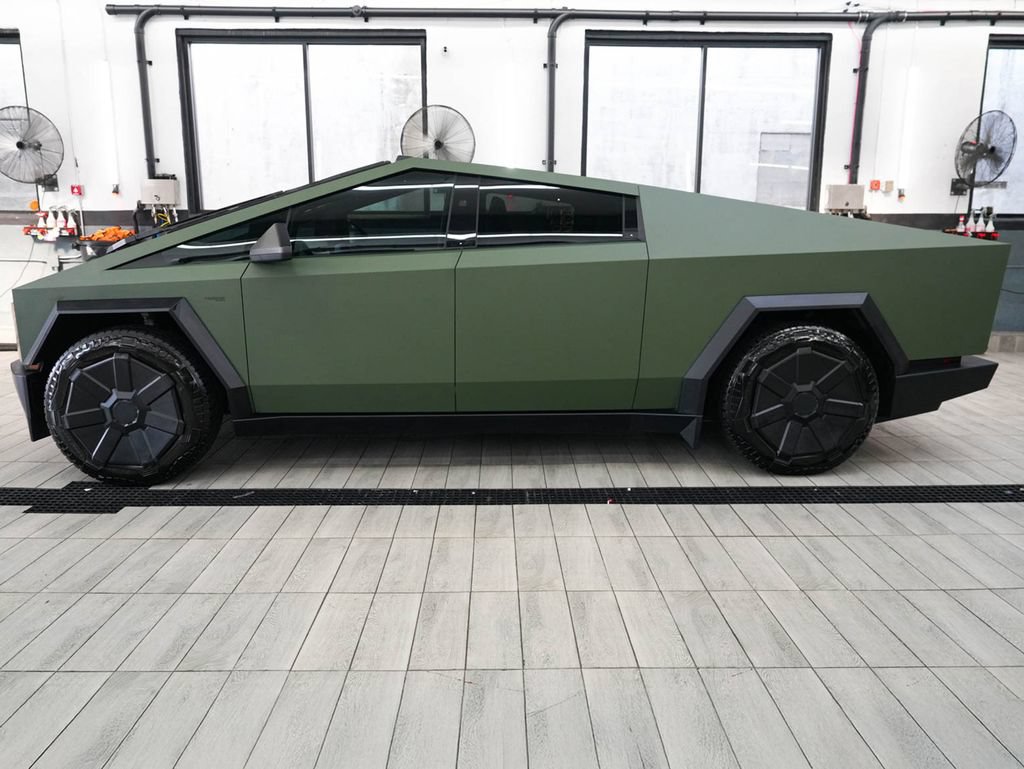 Used 2024 Tesla Cybertruck Cyberbeast AWD/4WD image 4