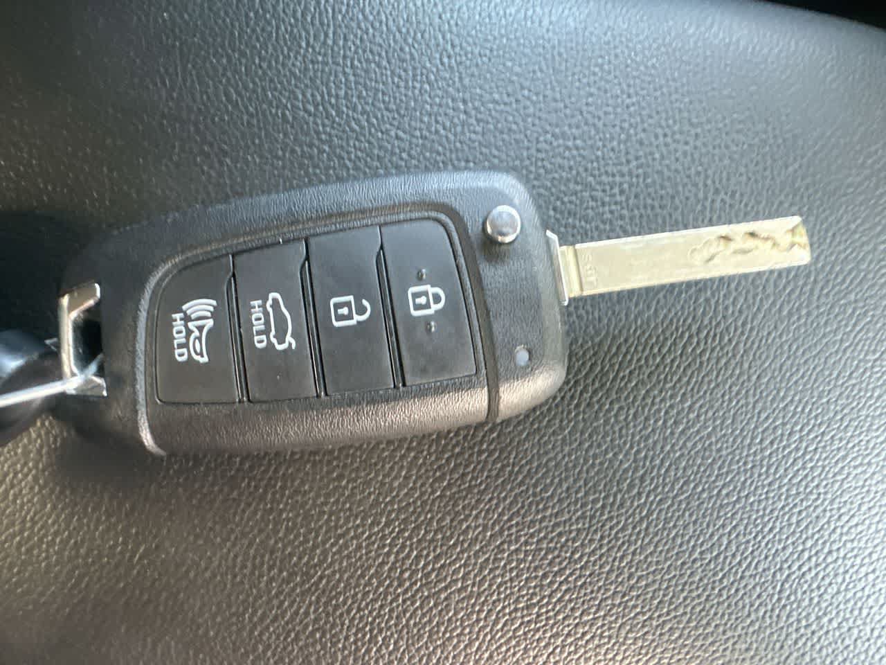 Used 2026 Hyundai Elantra SE FWD image 28