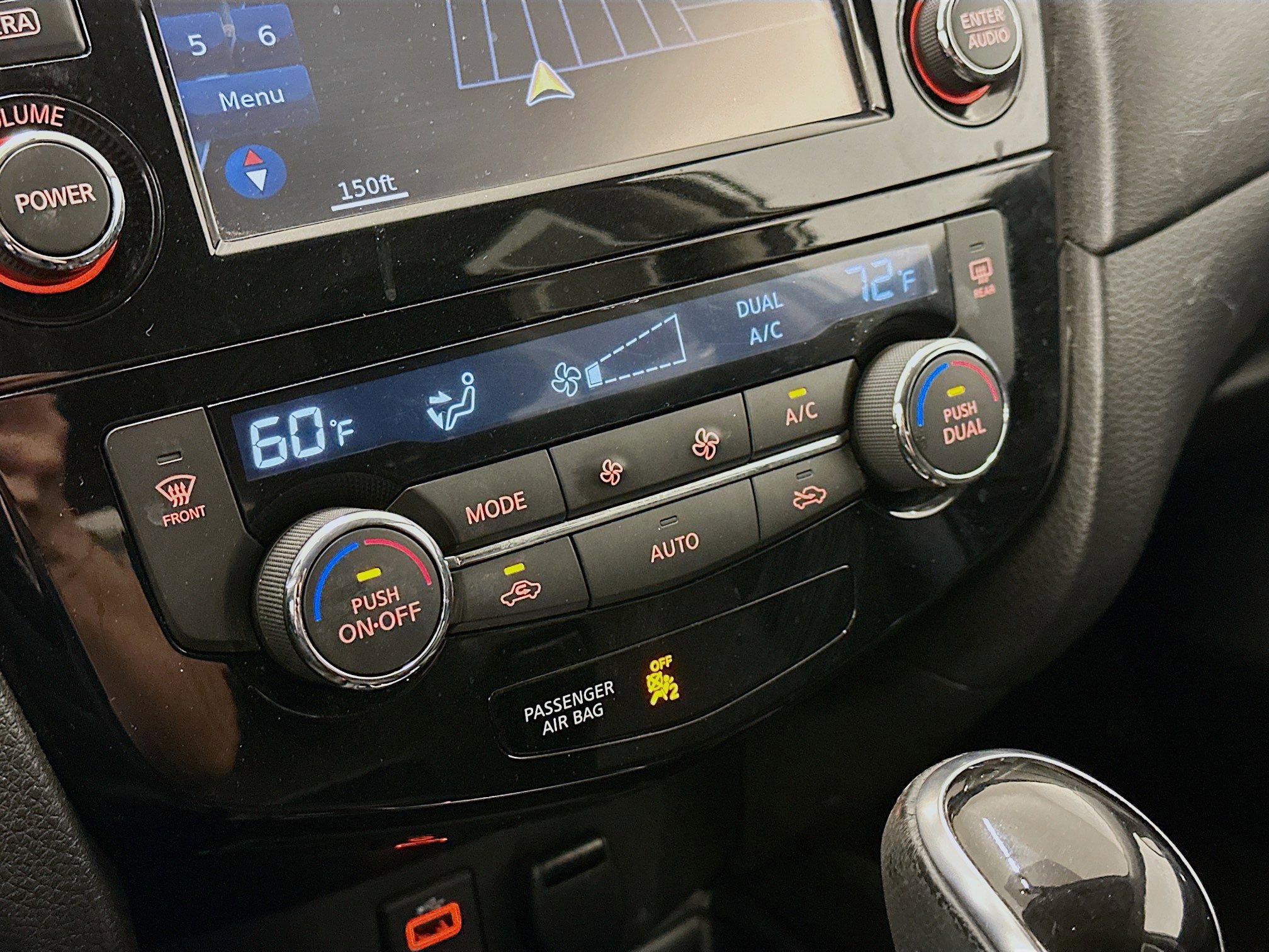 Used 2017 Nissan Rogue SV w/ SV Premium Package image 24