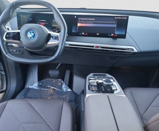 Used 2023 BMW iX xDrive50 AWD/4WD image 4