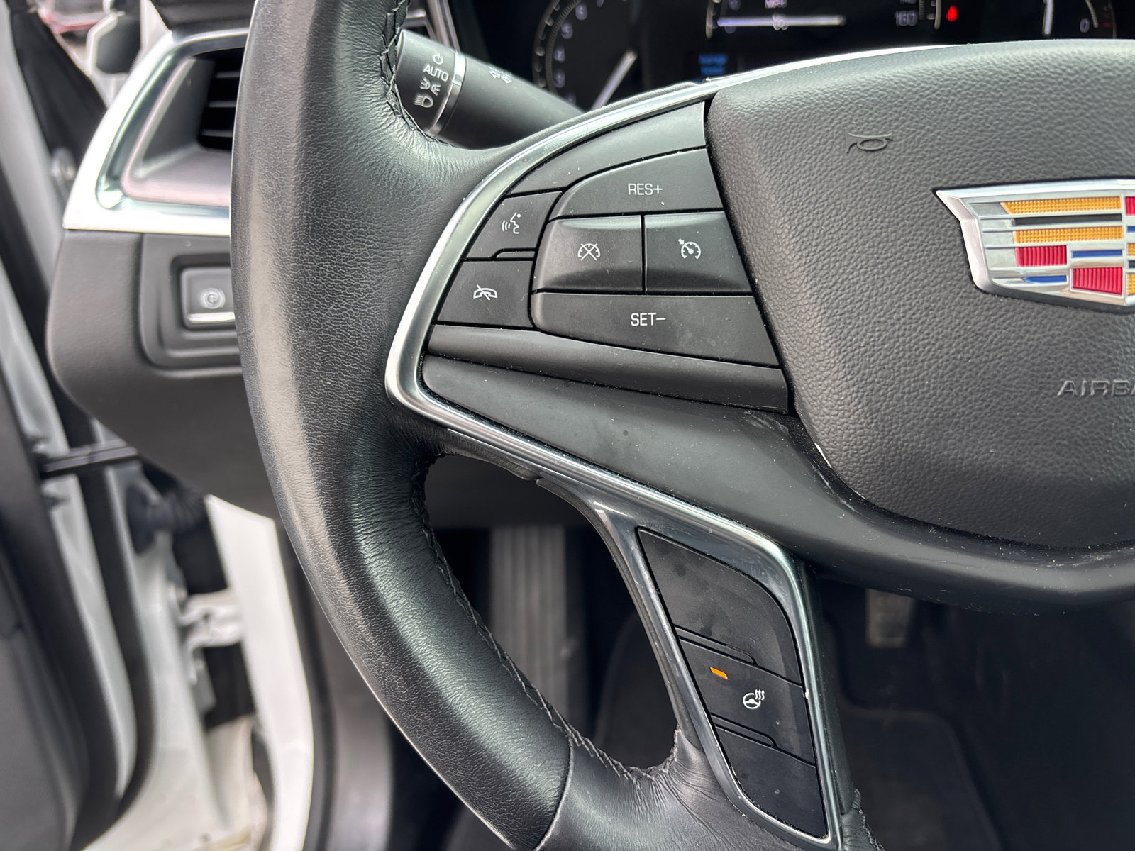 Used 2018 Cadillac XT5 Luxury w/ LPO, Black Ice Package image 17