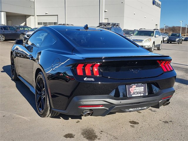 Used 2025 Ford Mustang Coupe image 4