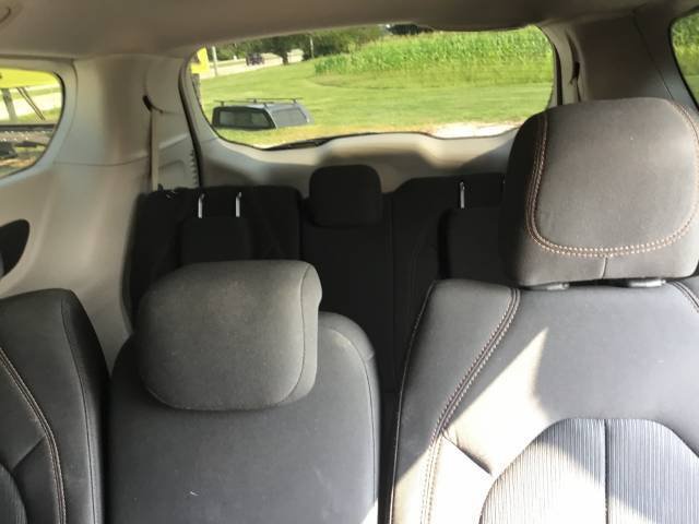 Used 2018 Chrysler Pacifica Touring Plus w/ Tire & Wheel Group FWD image 11