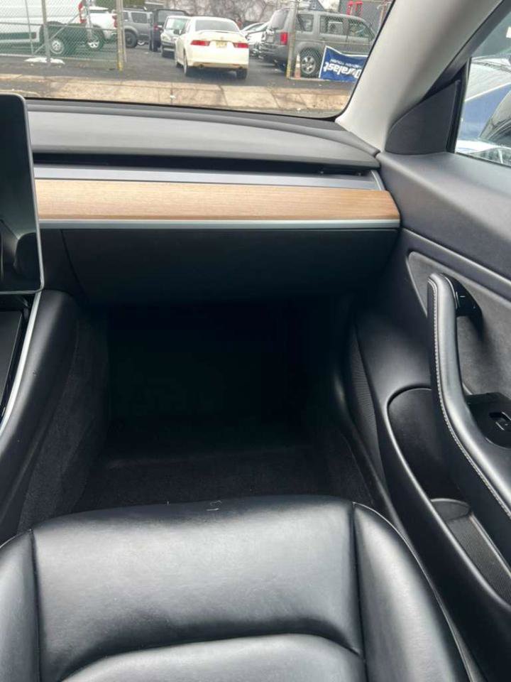 Used 2019 Tesla Model 3 Standard Range Plus image 19