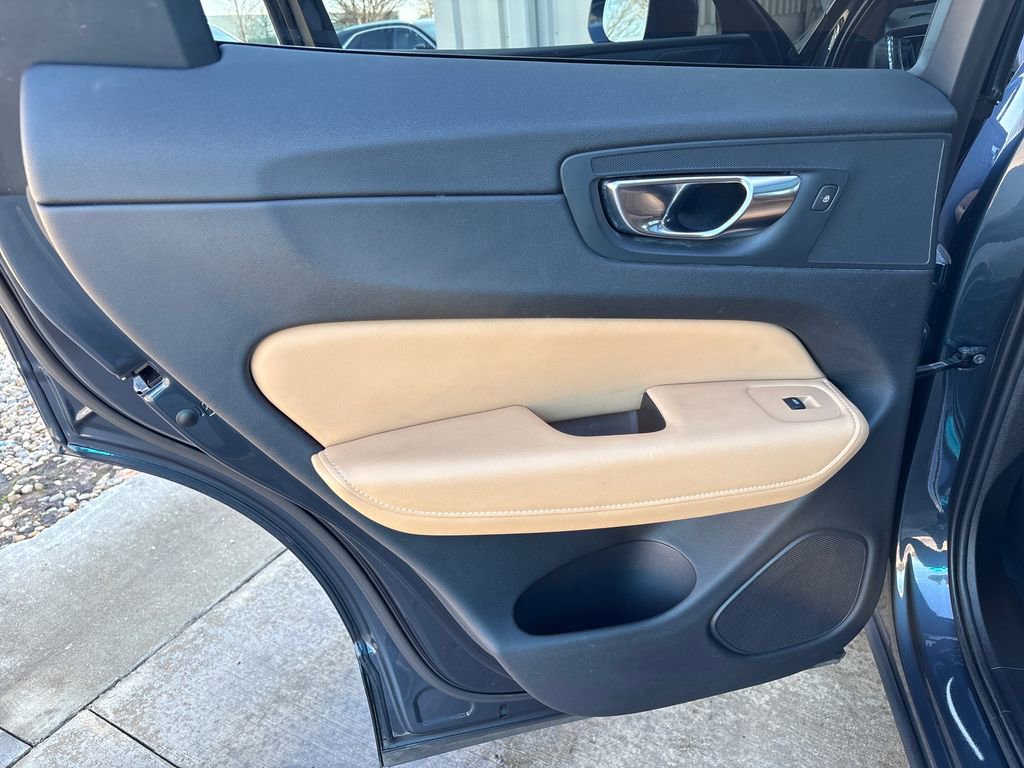 Used 2021 Volvo XC60 T5 Inscription w/ Advanced Package image 32