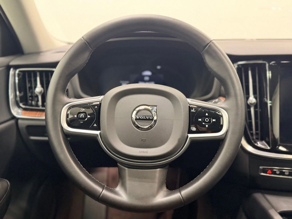 Used 2025 Volvo V60 B5 Cross Country Plus AWD/4WD image 15