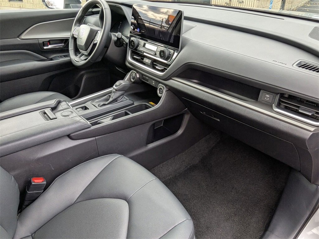 Used 2025 Toyota Grand Highlander AWD image 40