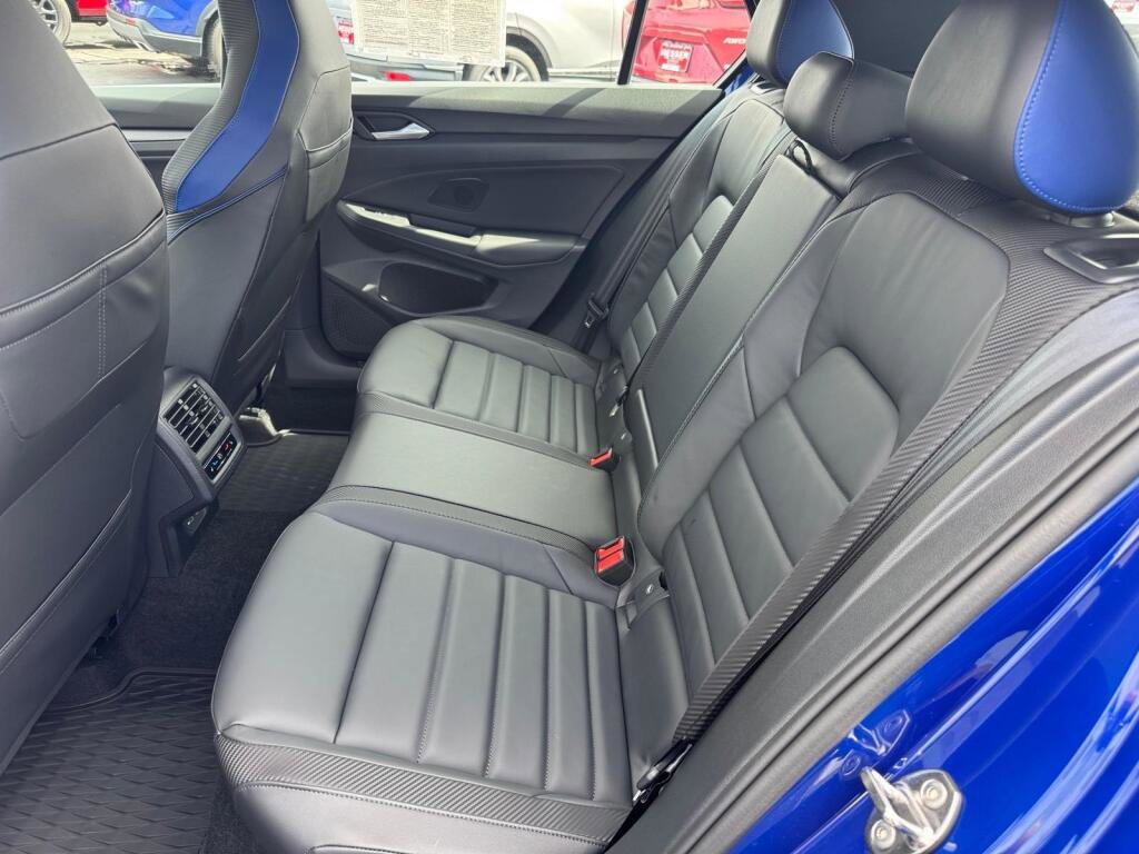 Used 2026 Volkswagen Golf 2.0T image 8