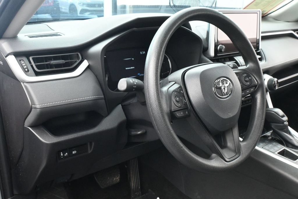 Used 2025 Toyota RAV4 XLE AWD/4WD image 15