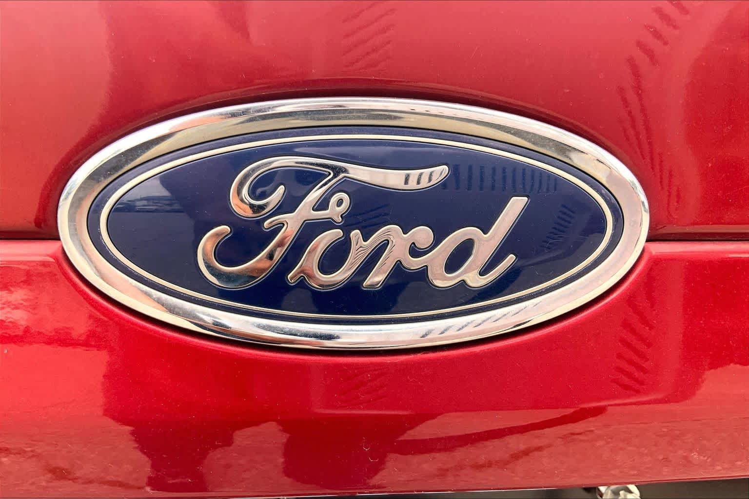 Used 2015 Ford Fusion SE FWD image 31