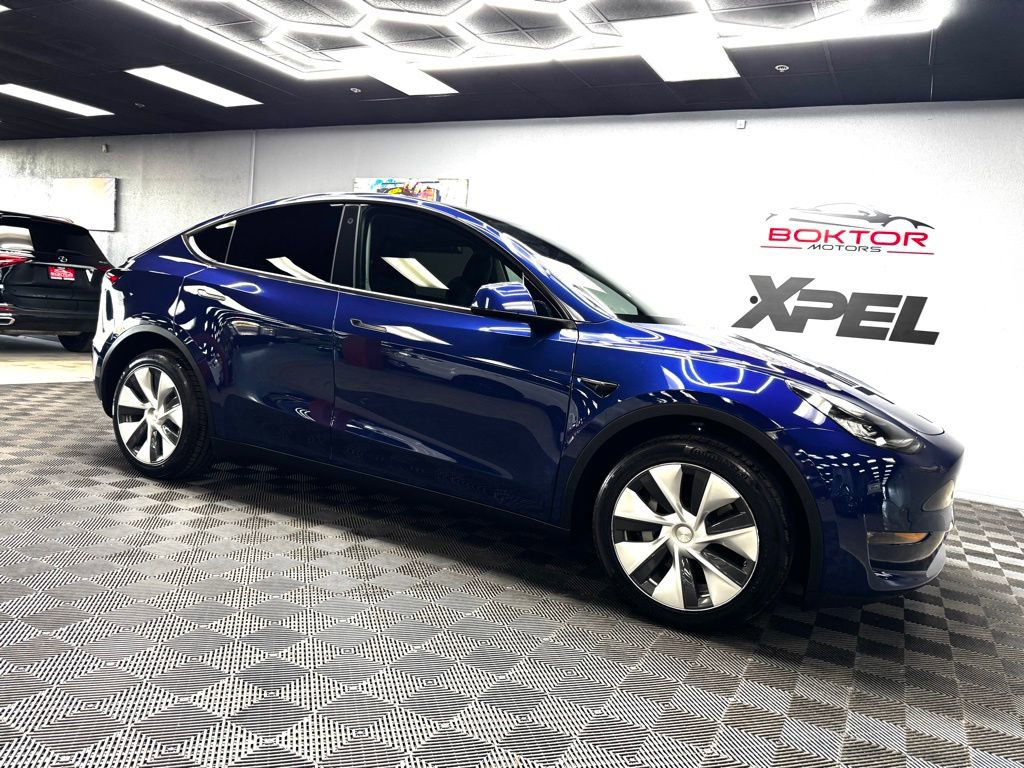 Used 2022 Tesla Model Y Long Range image 2
