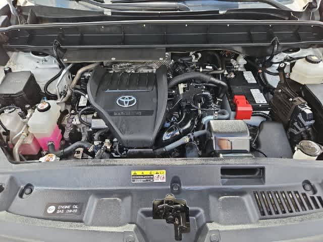 Used 2024 Toyota Highlander XLE FWD image 12