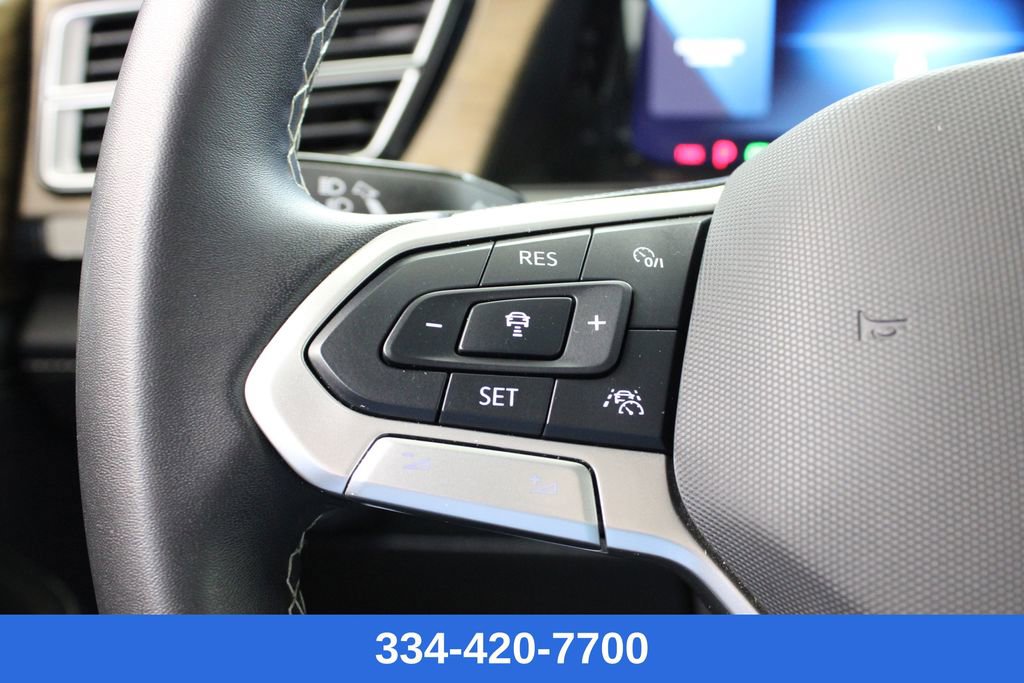 Certified 2025 Volkswagen Atlas SE image 25