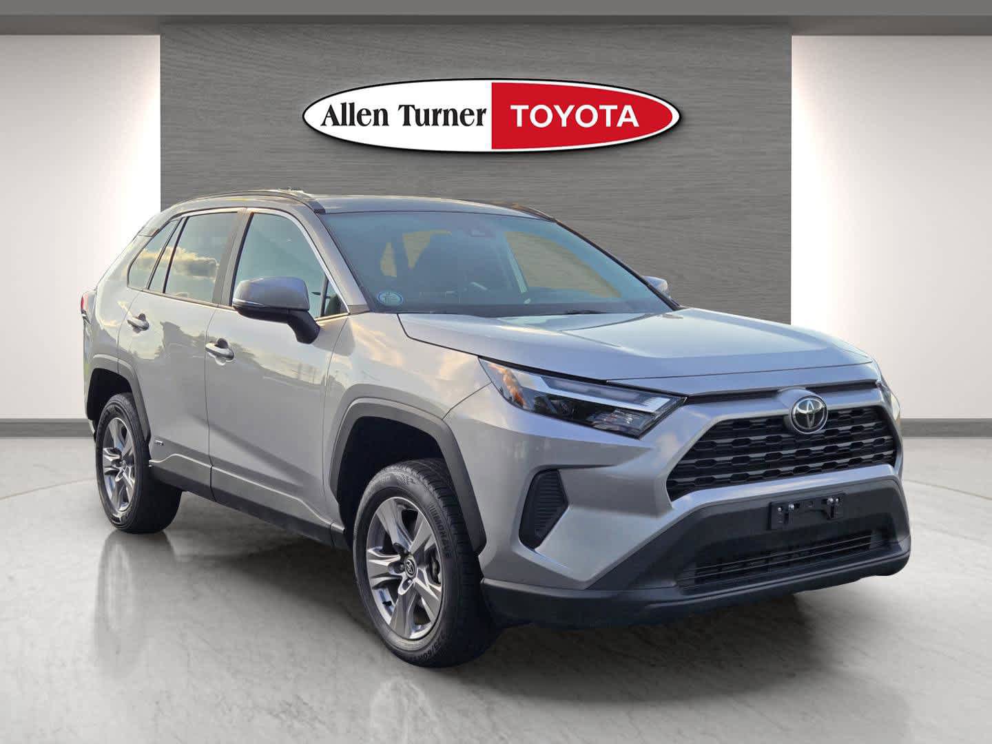 Used 2025 Toyota RAV4 XLE AWD/4WD video 1