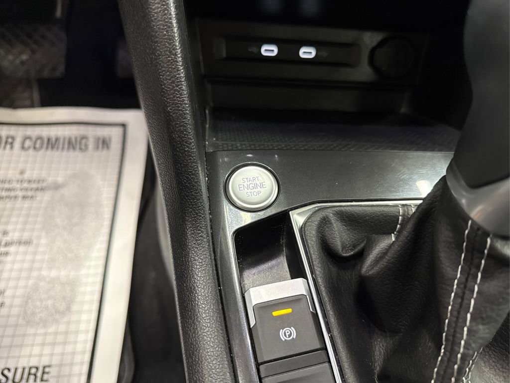 Used 2022 Volkswagen Tiguan SE image 33