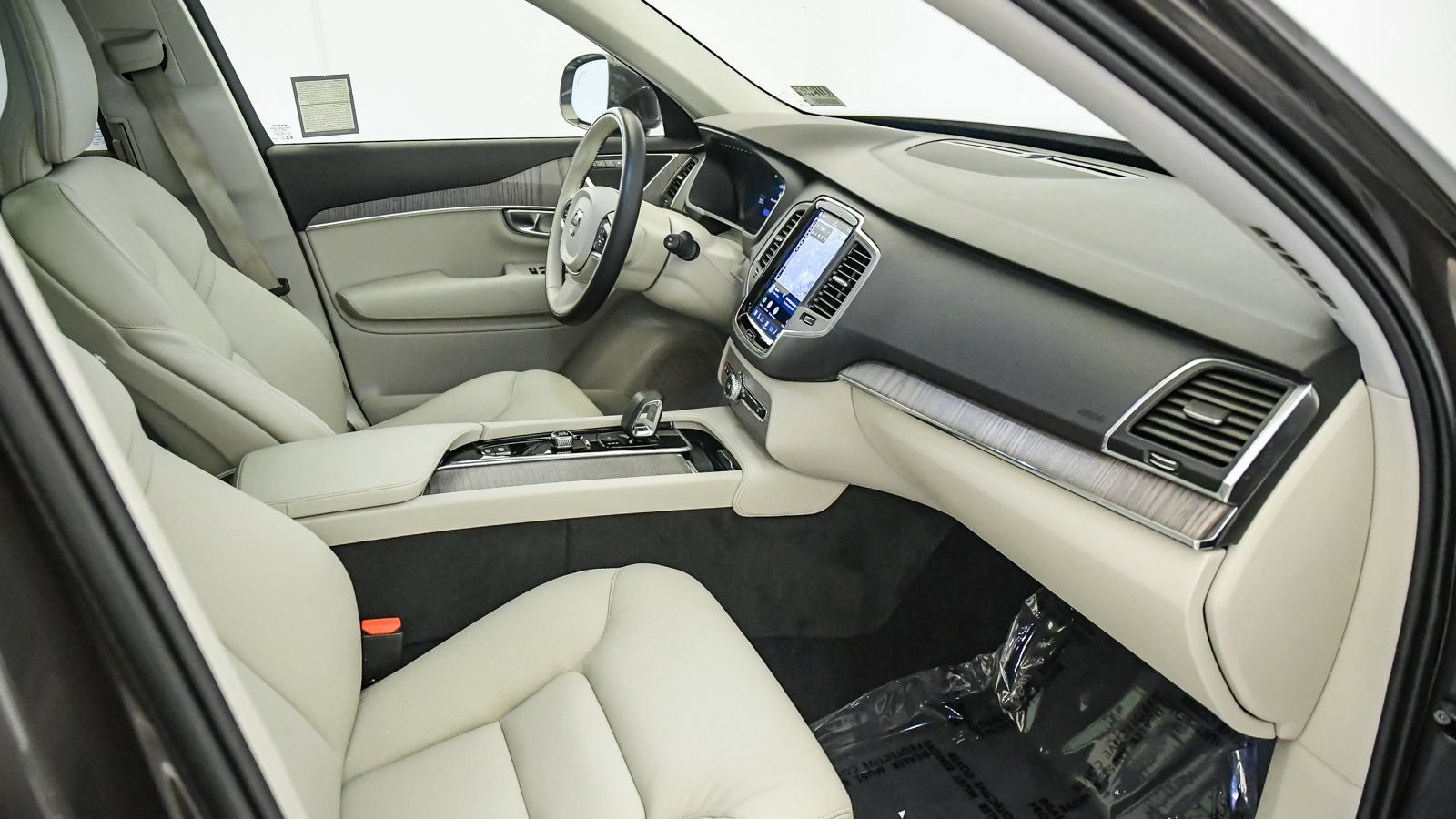 Certified 2024 Volvo XC90 T8 Core AWD/4WD image 17