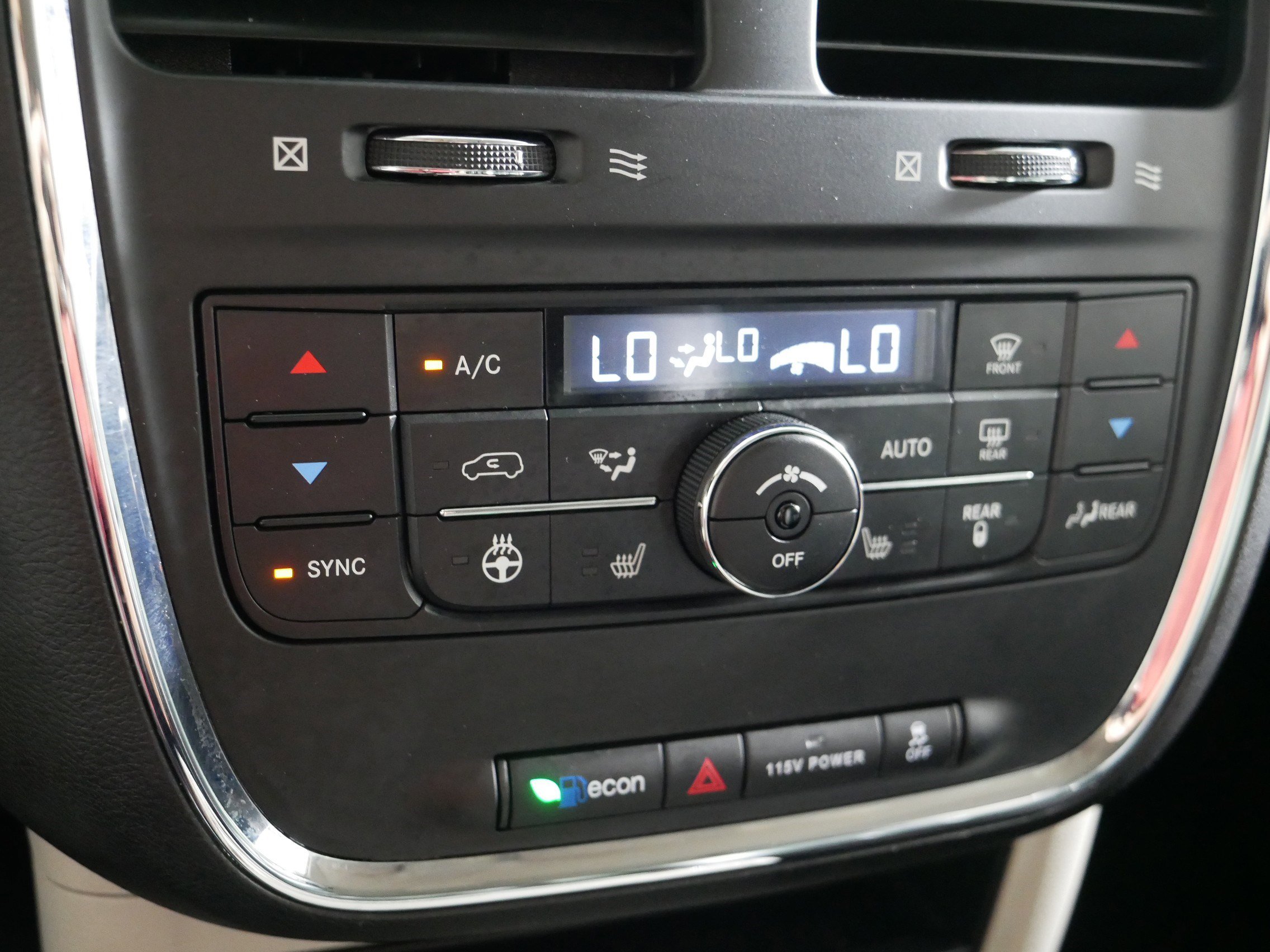 Used 2015 Chrysler Town & Country Touring w/ Driver Convenience Group FWD image 23