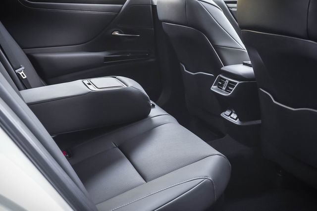 Certified 2025 Lexus ES 300h w/ Premium Package image 23