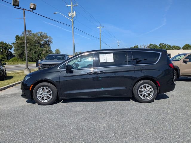 Used 2023 Chrysler Voyager LX image 5