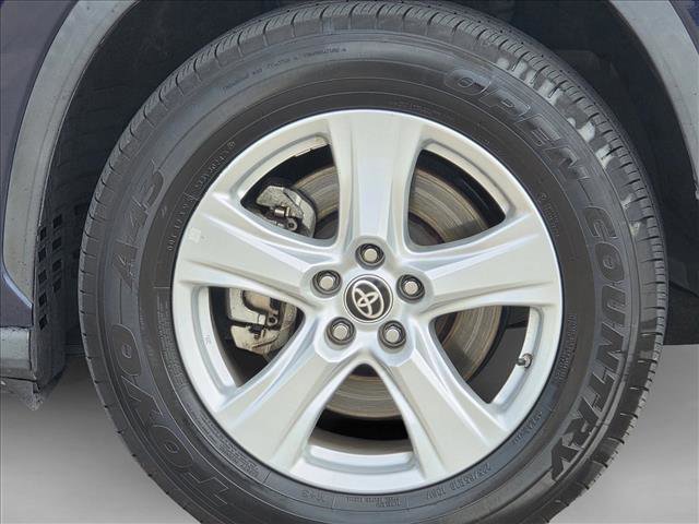 Used 2022 Toyota Highlander LE image 9