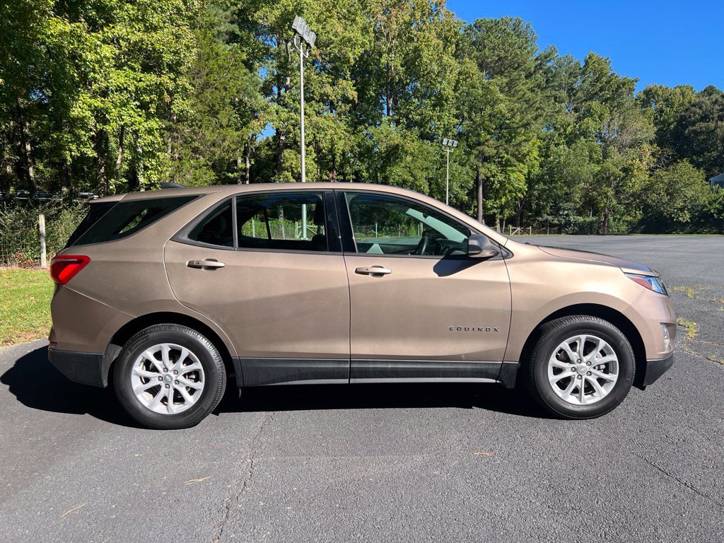 Used 2018 Chevrolet Equinox LS FWD image 2