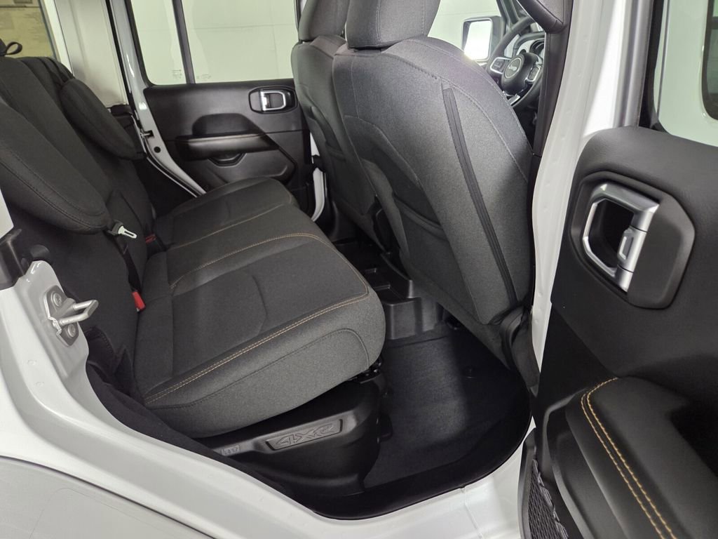 Certified 2025 Jeep Wrangler Sahara image 32