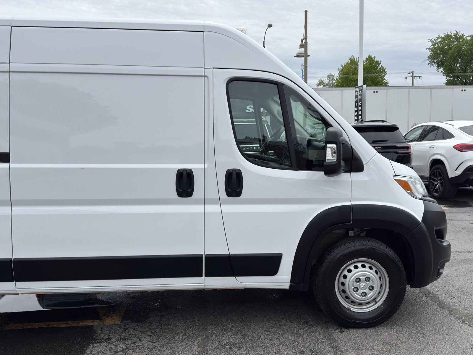 Used 2025 RAM ProMaster 2500 w/ Convenience Group FWD image 15