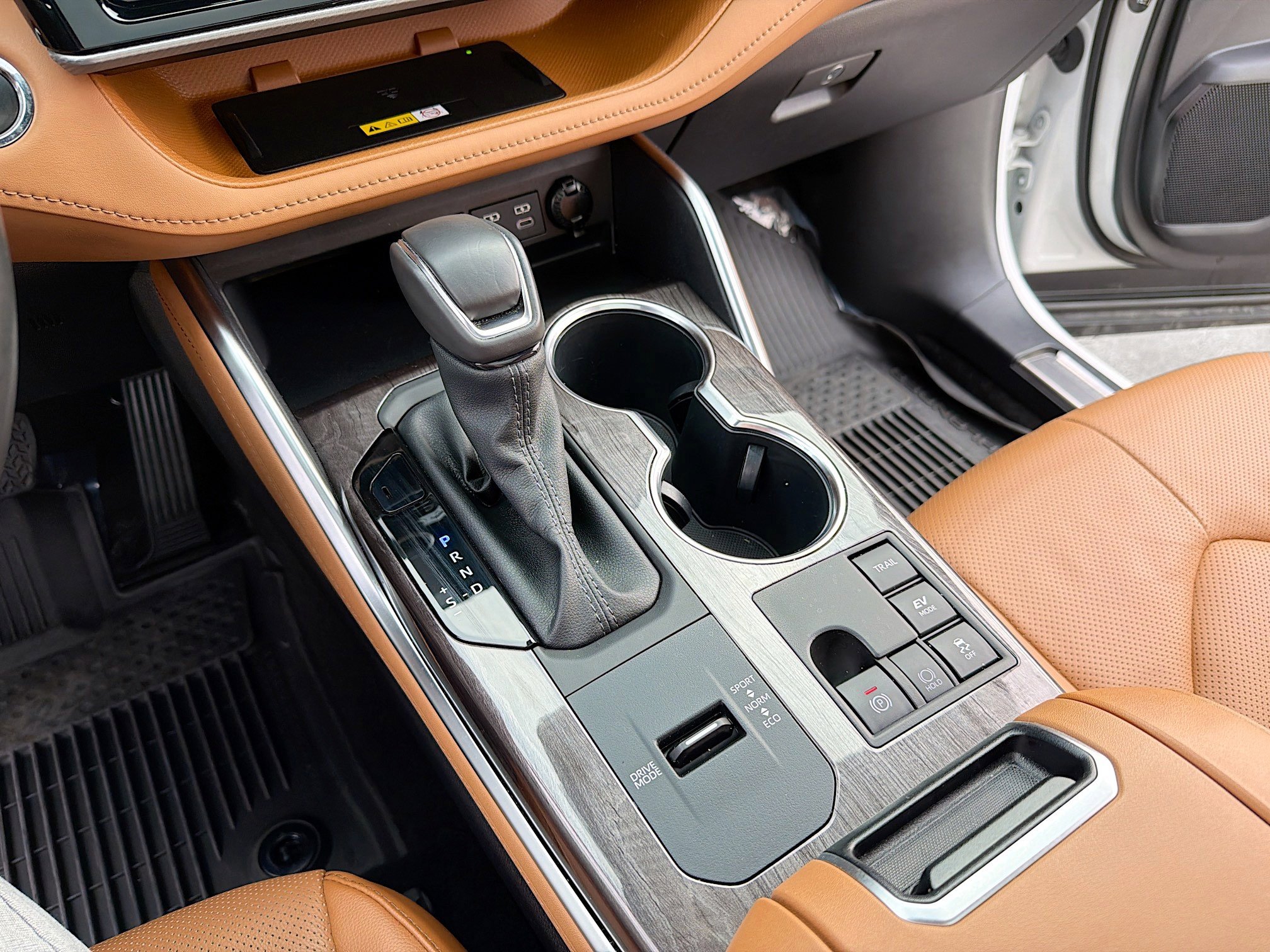 Used 2023 Toyota Highlander Platinum image 11