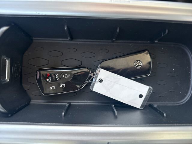 Used 2025 Volkswagen ID. Buzz 1st Edition image 35