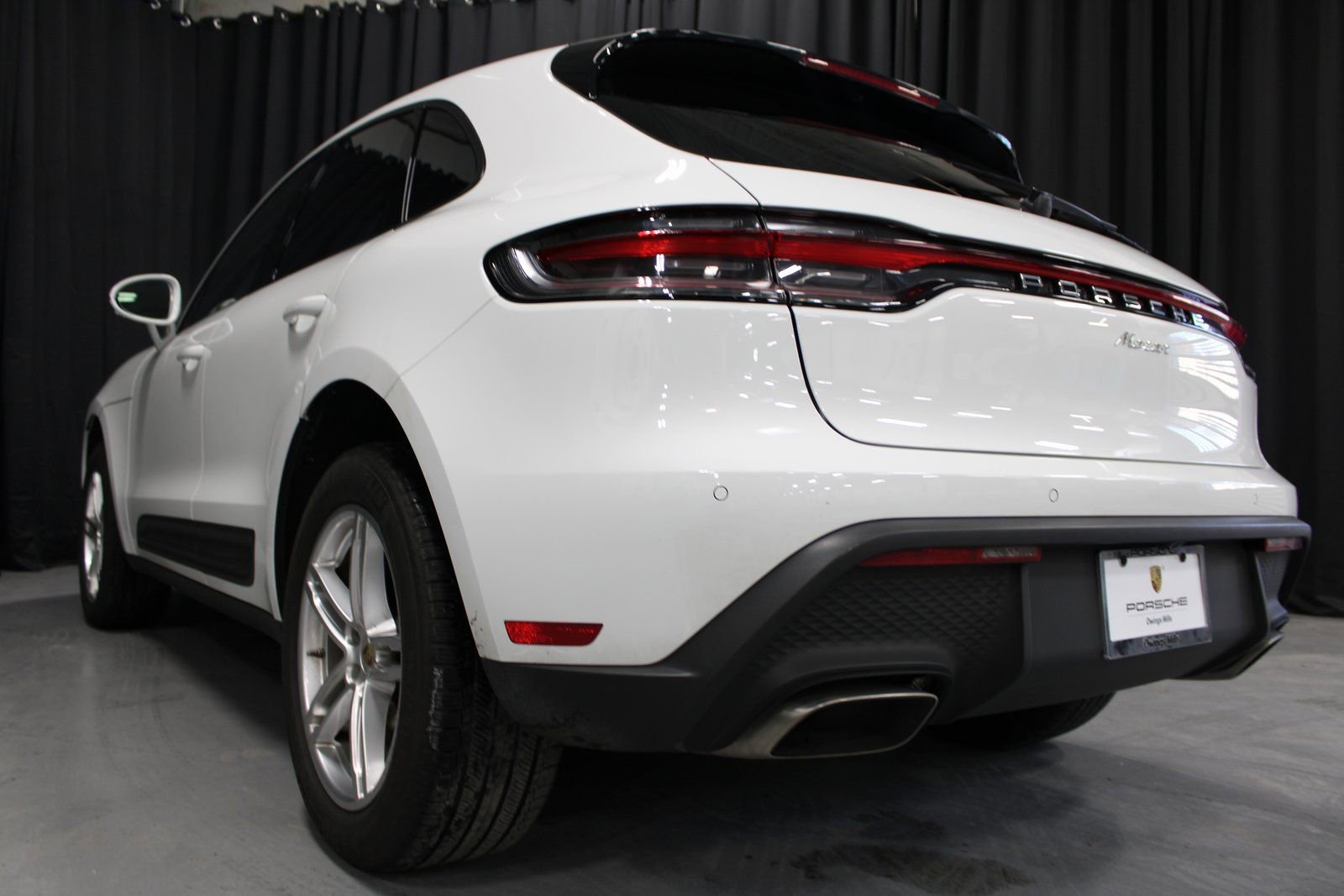 Certified 2025 Porsche Macan image 9
