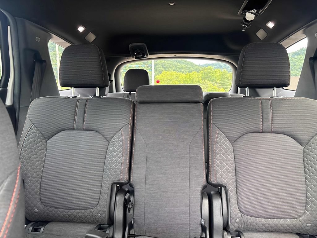 Used 2025 Honda Pilot Sport image 18