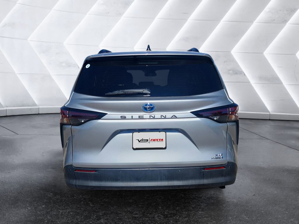 Used 2024 Toyota Sienna XLE image 5