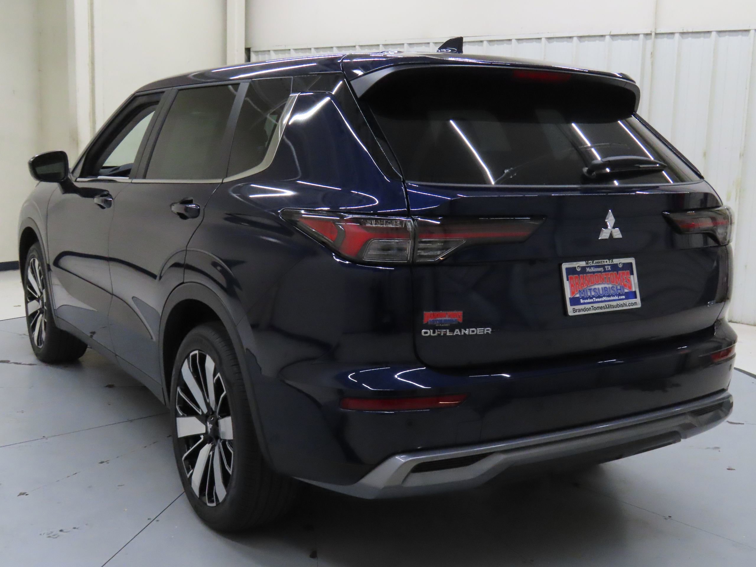 New 2025 Mitsubishi Outlander SE image 5