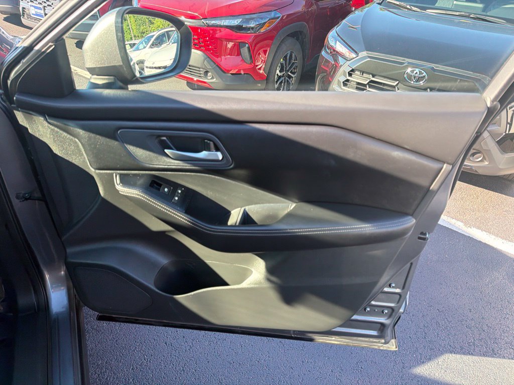 Used 2025 Nissan Rogue SV AWD/4WD image 10