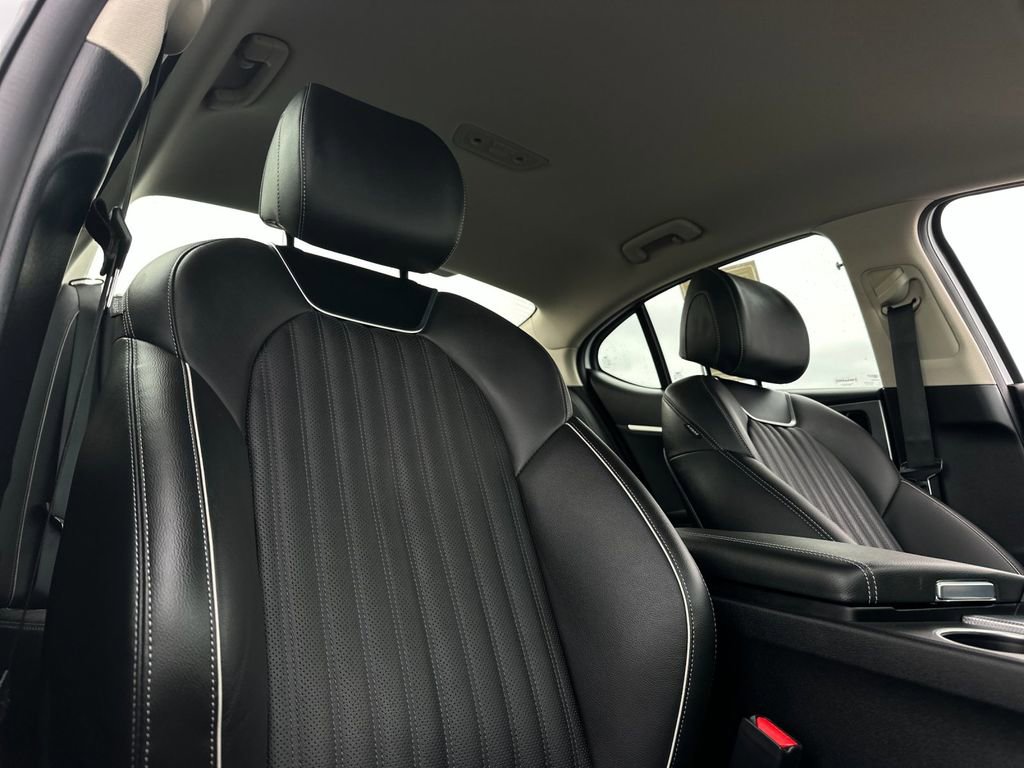 Used 2023 Genesis G70 3.3T image 17