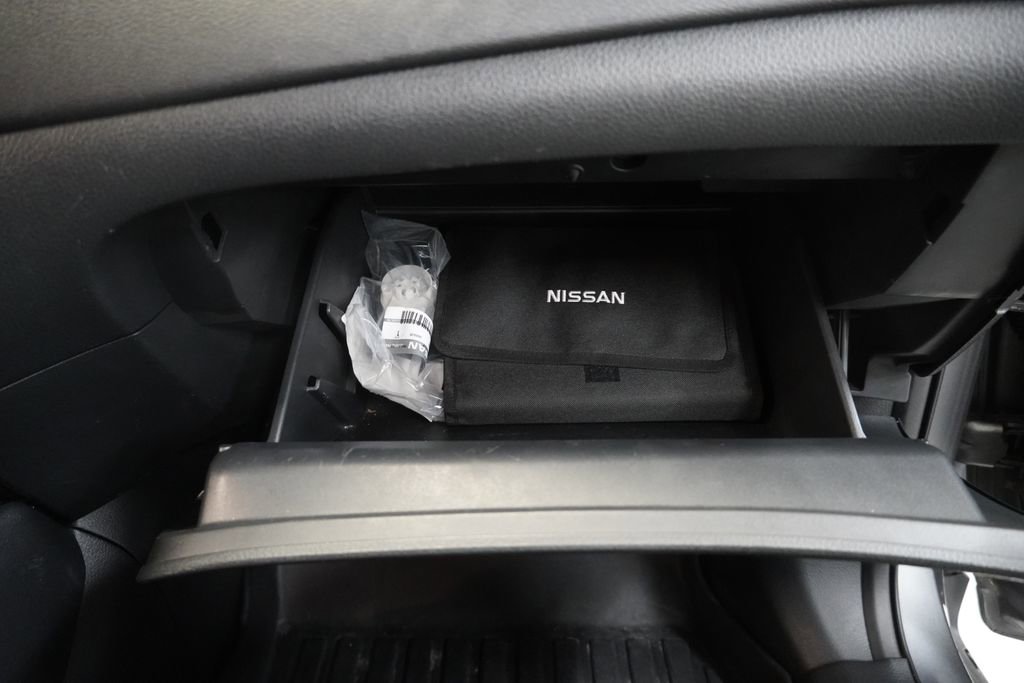 Used 2017 Nissan Rogue SV w/ SV Premium Package AWD/4WD image 36