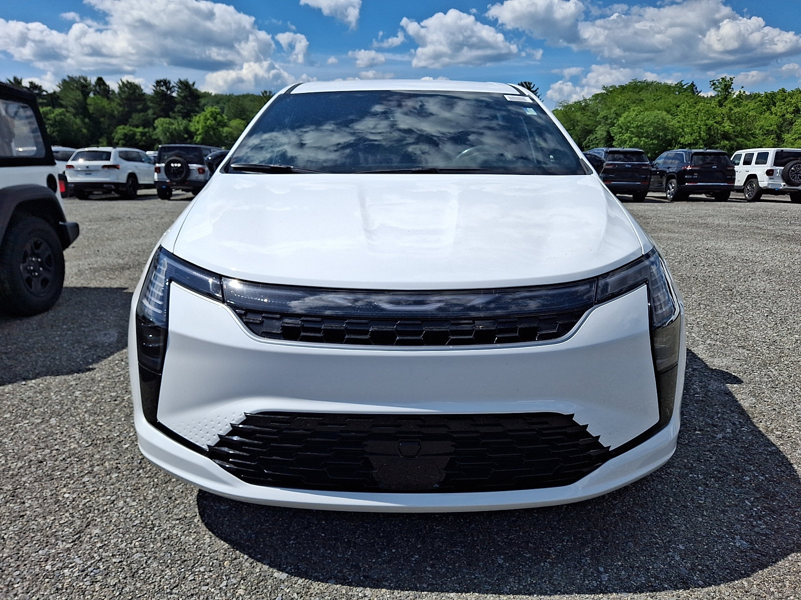 New 2027 Chrysler Pacifica Select FWD image 2