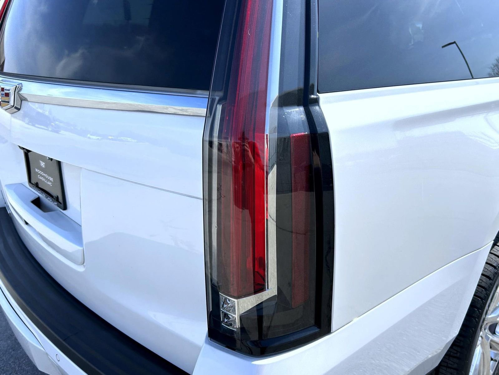 Used 2020 Cadillac Escalade ESV Premium Luxury image 11