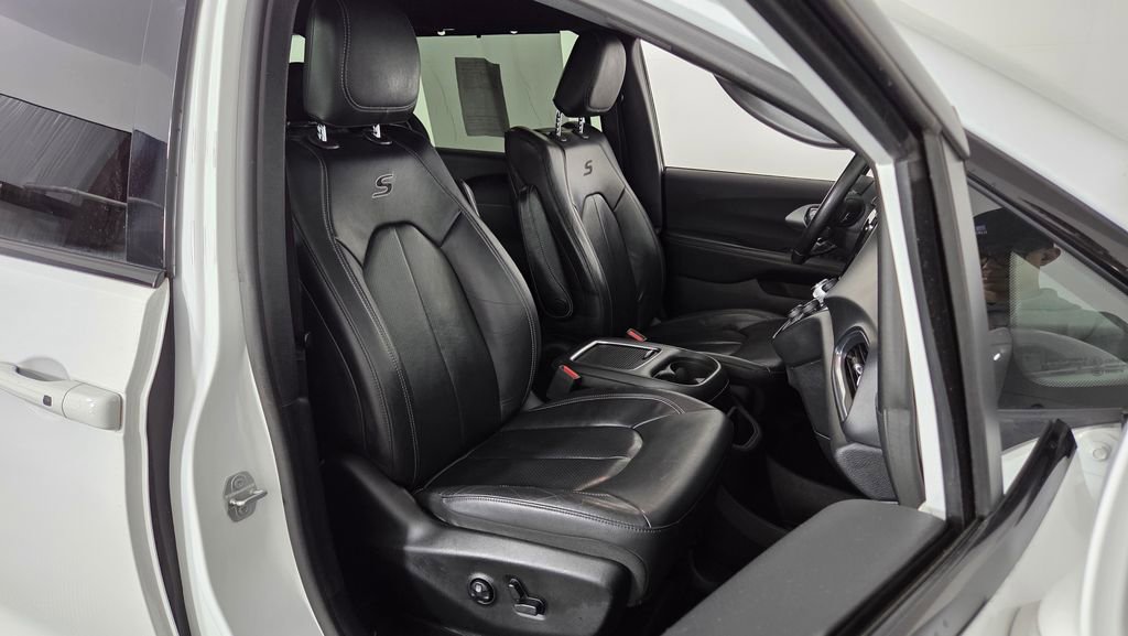 Used 2018 Chrysler Pacifica Touring-L Plus w/ S Appearance Package FWD image 37