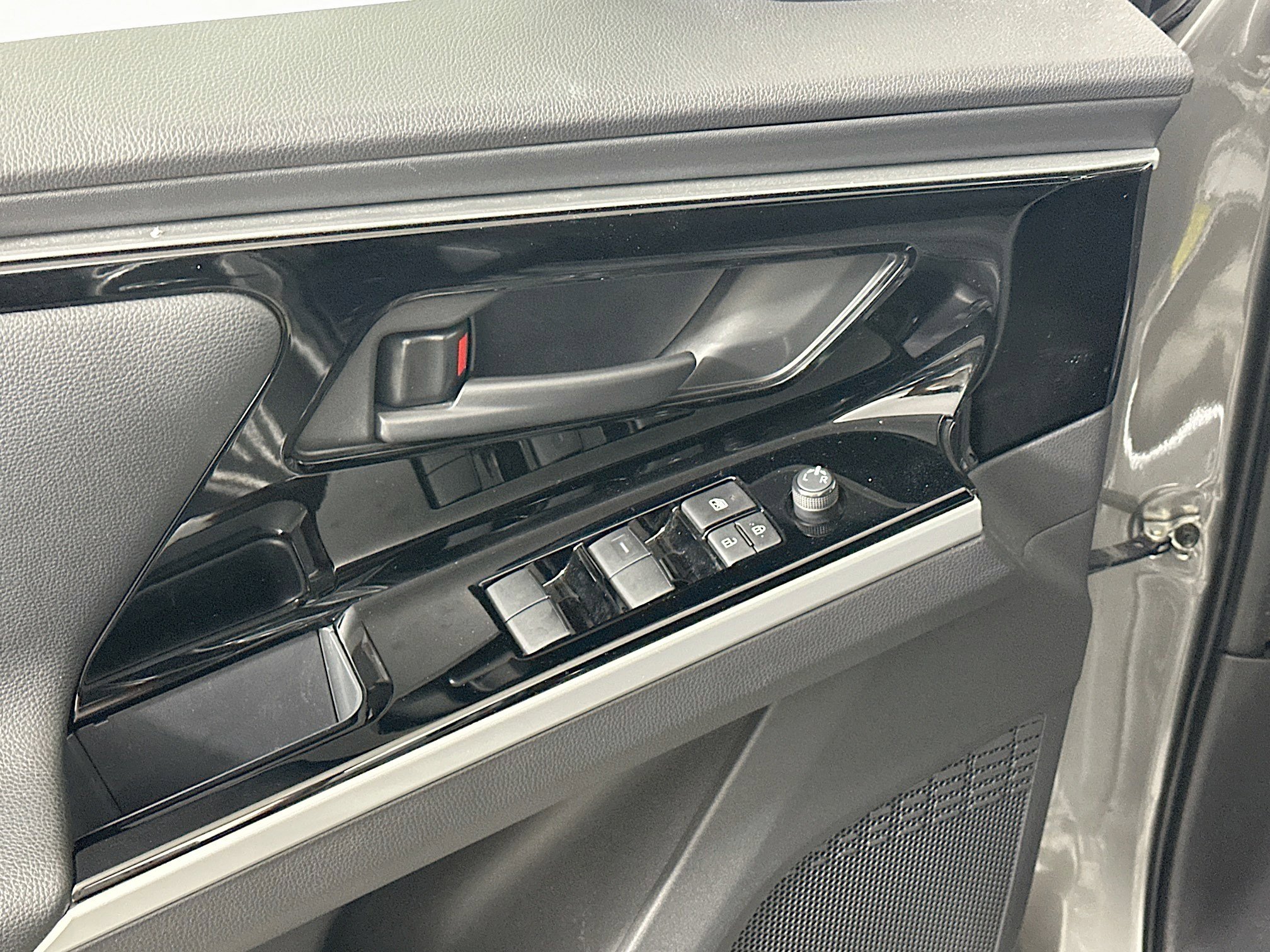 Used 2023 Toyota bZ4X XLE AWD/4WD image 15