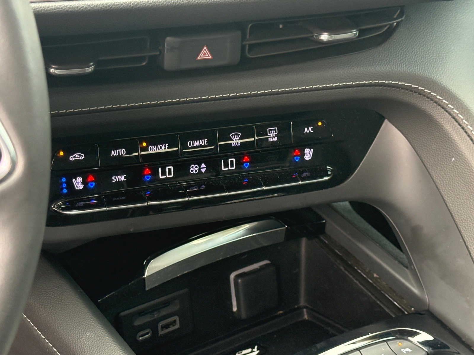 Used 2023 Buick Envision Avenir AWD/4WD image 20