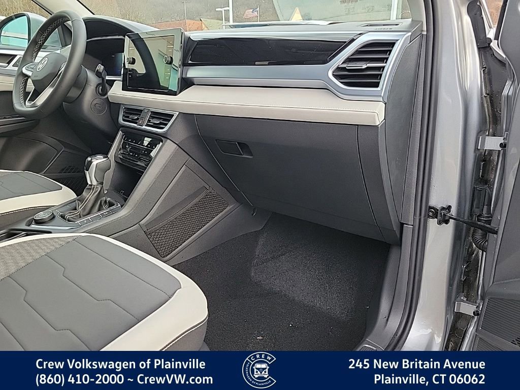 New 2026 Volkswagen Taos SE image 43