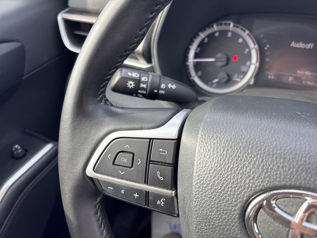 Used 2024 Toyota Highlander LE image 43