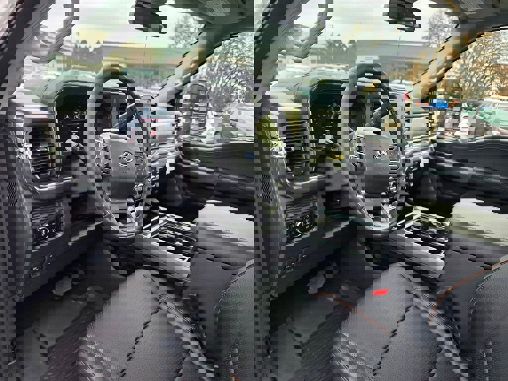 New 2025 Ford F350 Lariat w/ Lariat Ultimate Package image 10